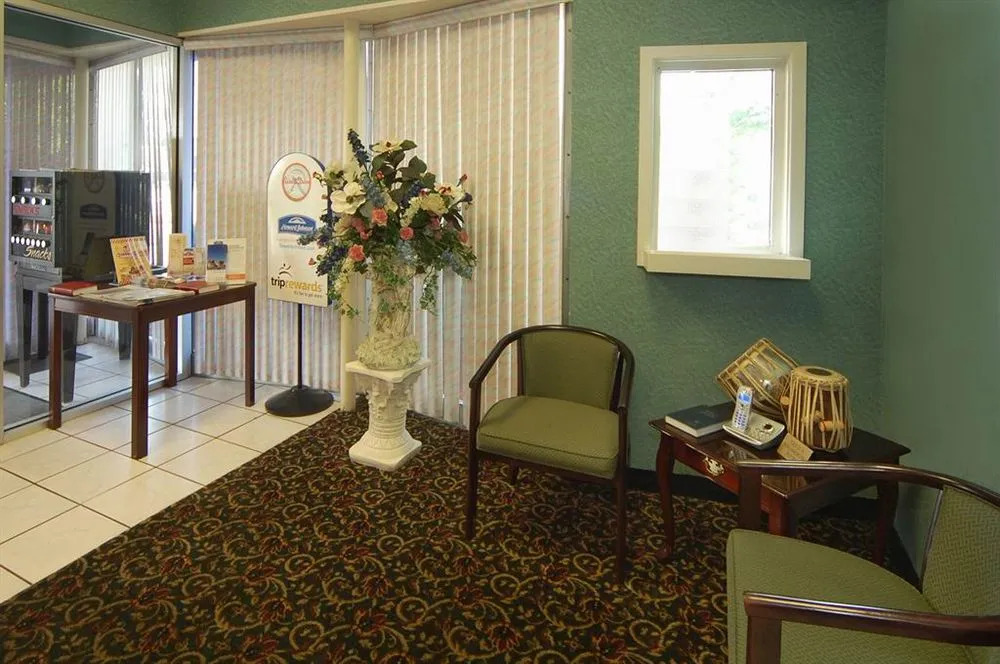 Howard Johnson Express Inn Rome