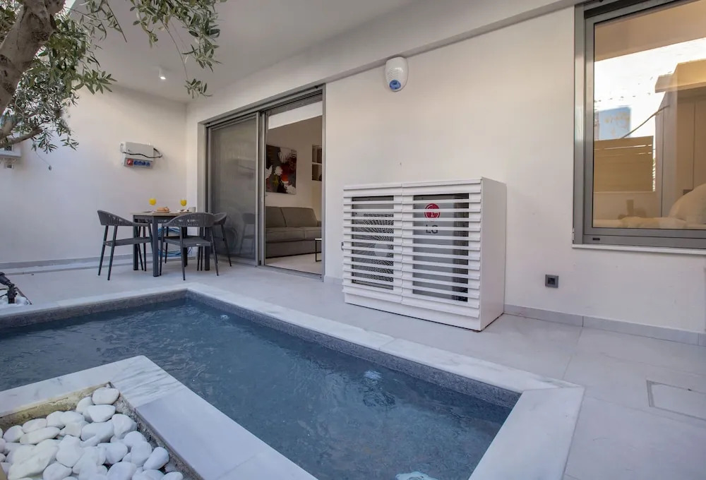 Acropolis Residence by A&A Residences