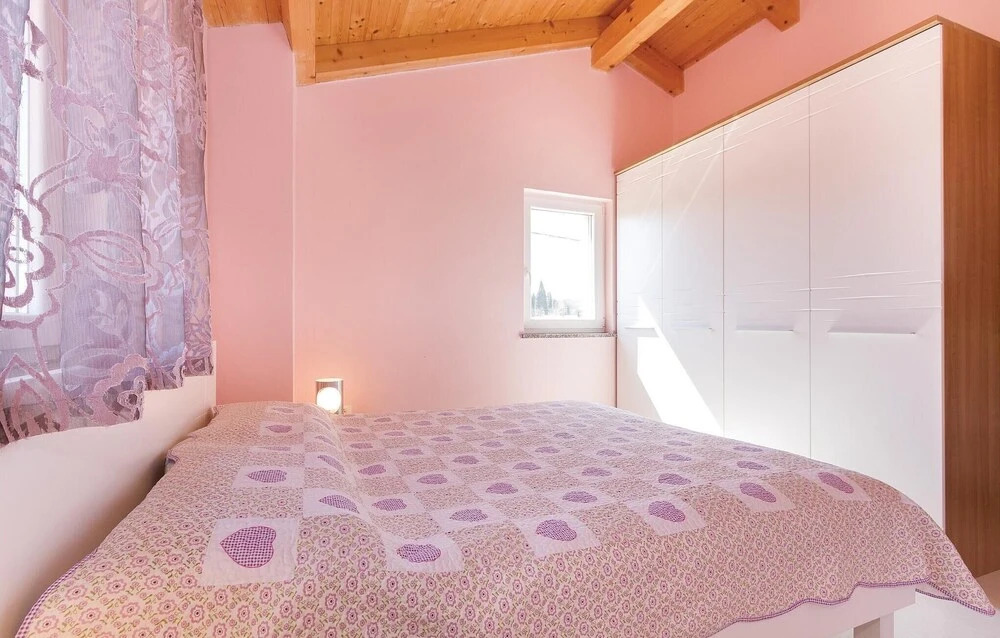 2 Bedroom Awesome Home In Rovinjsko Selo