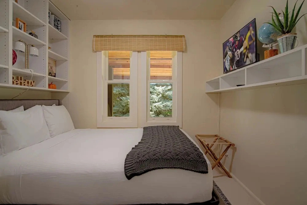 Red Elephant 4BR - Fire Pit - River & Downtown