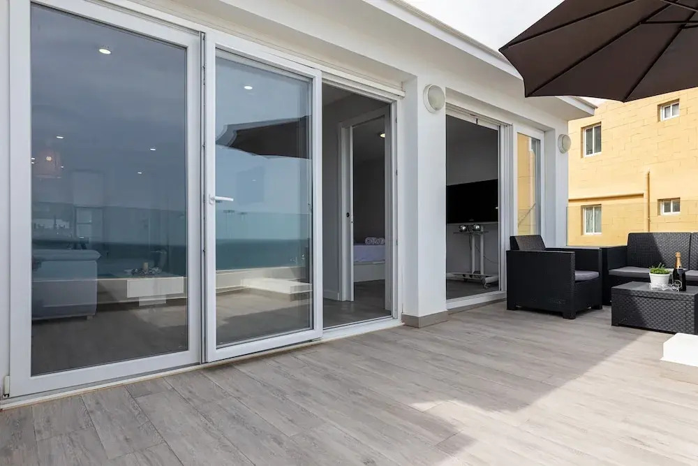 Sea View Apartment 2 Min Walk From the Beach