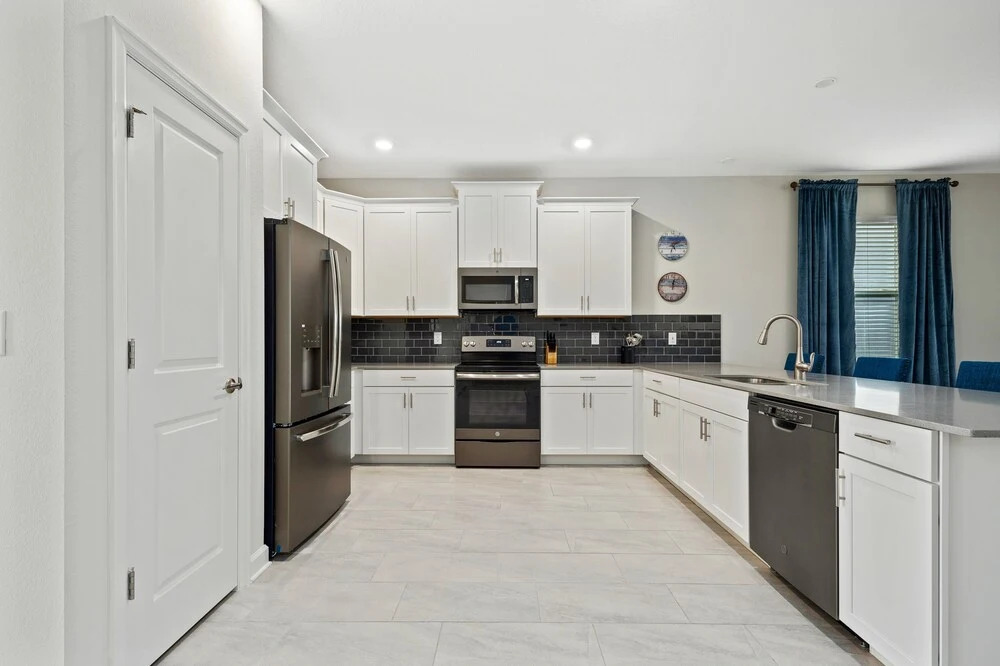 Tr_555r Modern Serenity 8 Bedroom Apts