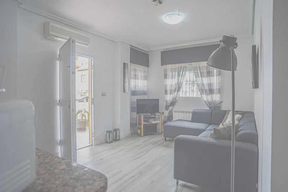 Beautiful 3-bed House With Communal Pool