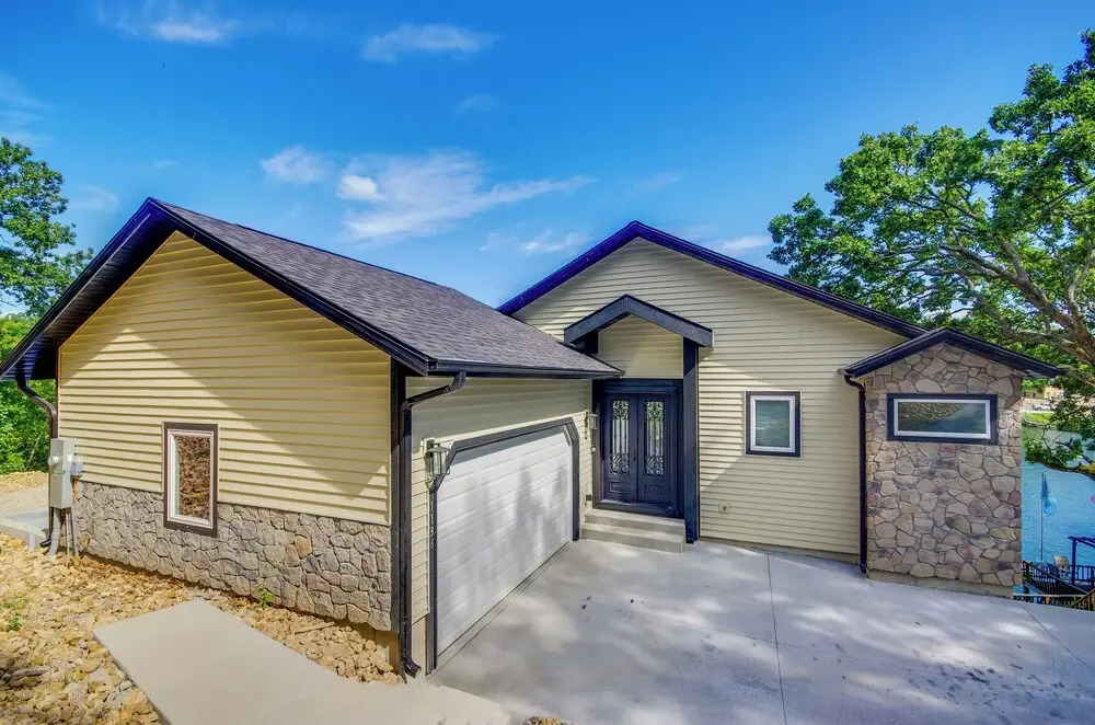 Lakefront Osage Beach Retreat w/ Boat Slip!