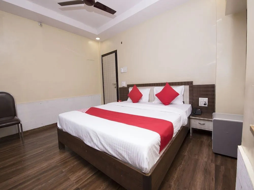 OYO 23631 Mukesh Residency