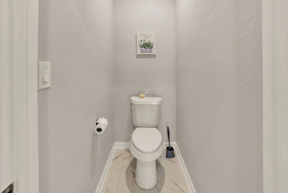 Spacious & Homey 4br/3ba W/amenities Near Downtown
