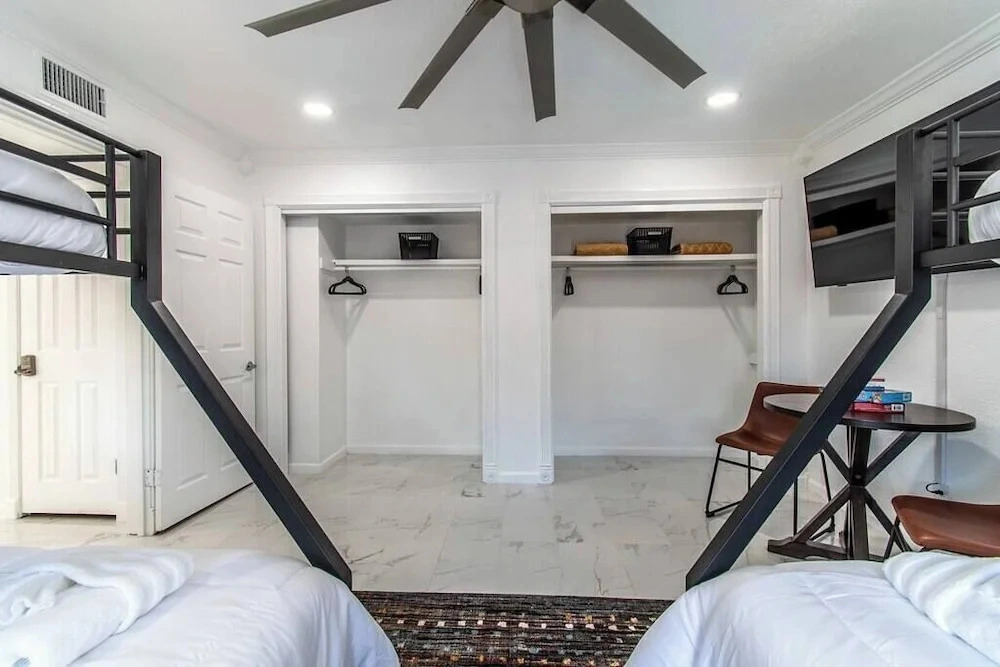 Sleep 29 - Oceanfront Retreat 2 Homes for 29-guests