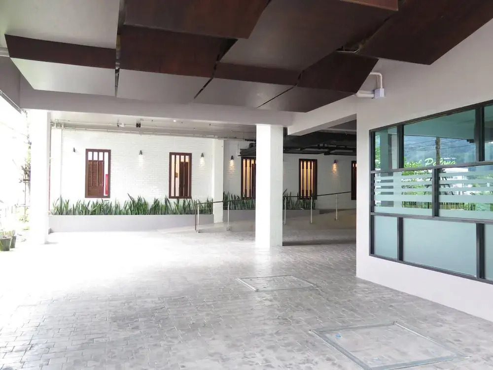 Emerald 215 - Studio With Balcony and Shared Pool