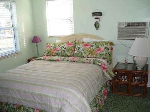 Knolls Court Motel