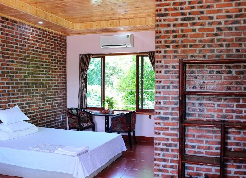 Ho Nui Dinh Hotel