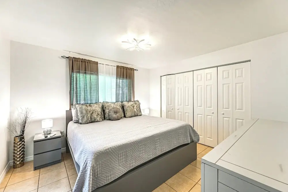 1 Mi to Dtwn Bonita Springs: Home w/ Lush Yard!