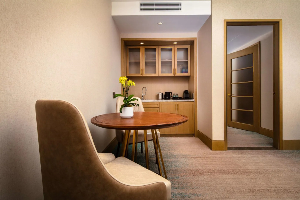 Blossom Hotel Houston, Curio Collection by Hilton
