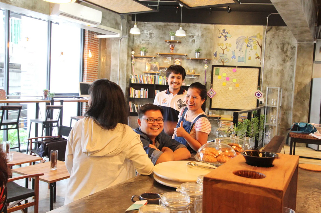ThongLor Travellers Hostel and Cafe