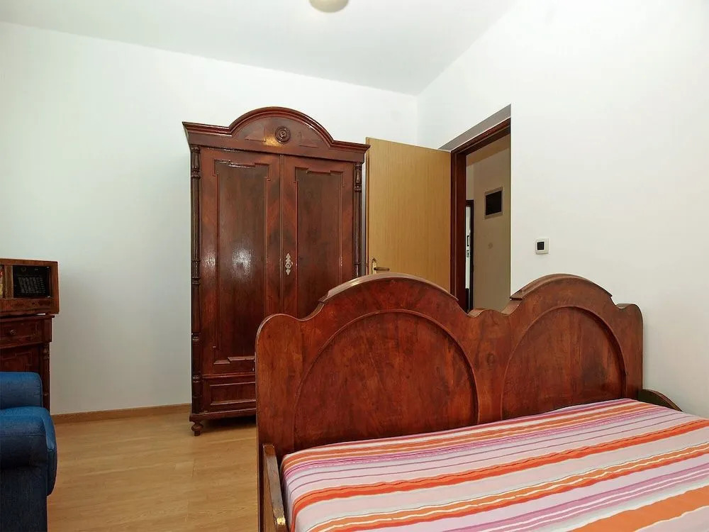 Apartment 1868