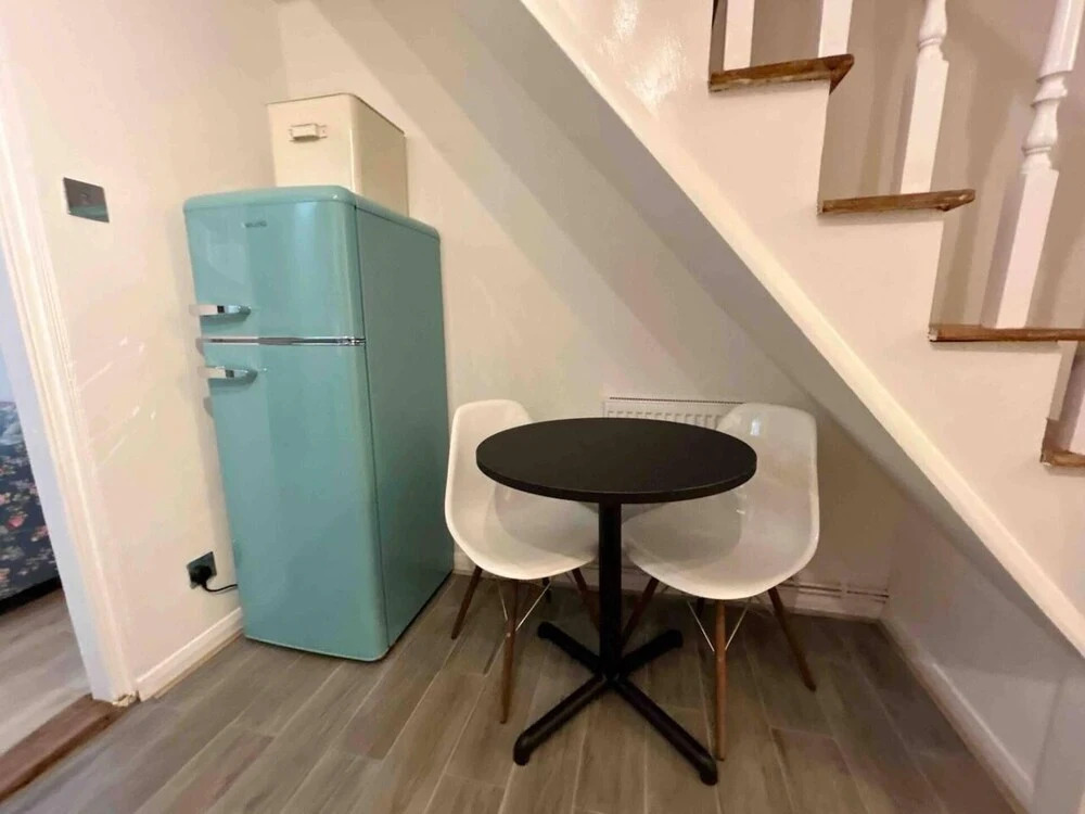 Essex 2-bed House nr Stanstead With Arcade Machine