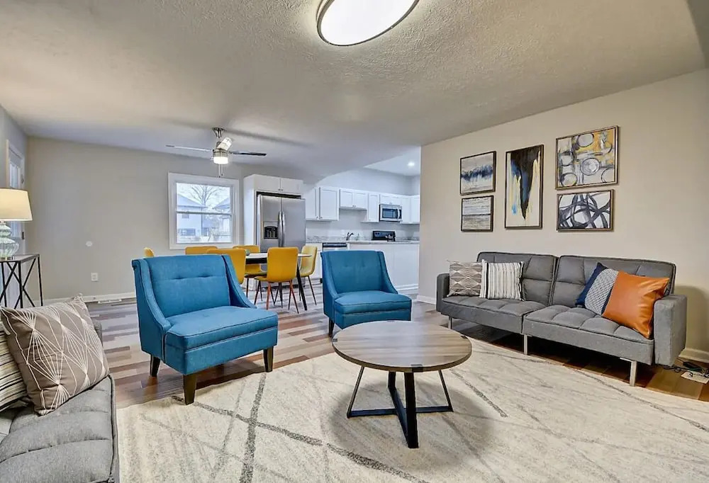 Spacious 6BR/3BA House w/ Parking! Sleeps 20!