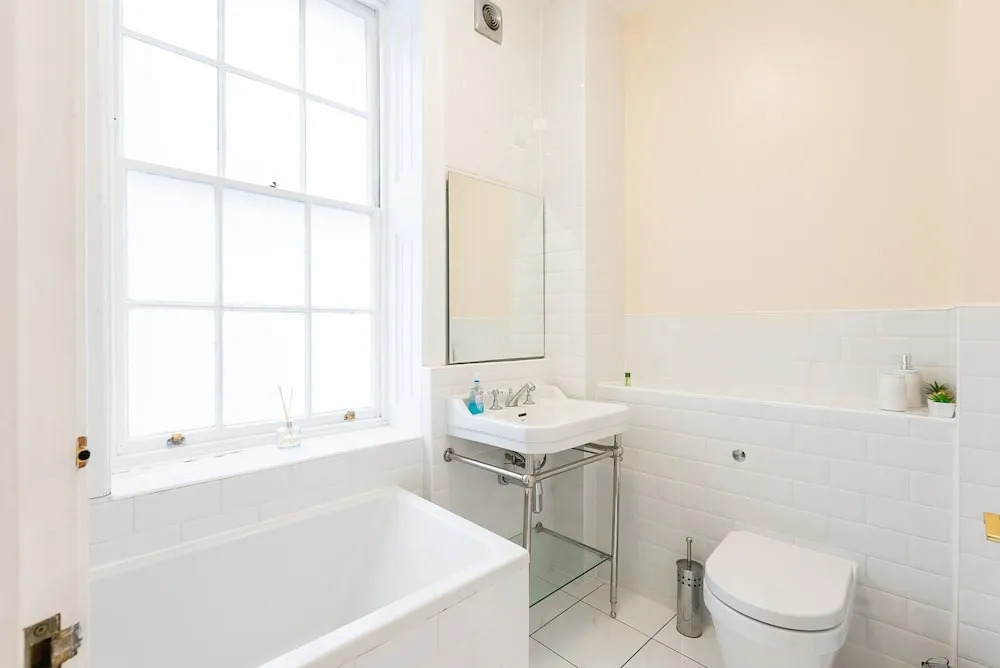 Amazing Two Bed Moments From St Pauls Cathedral A2