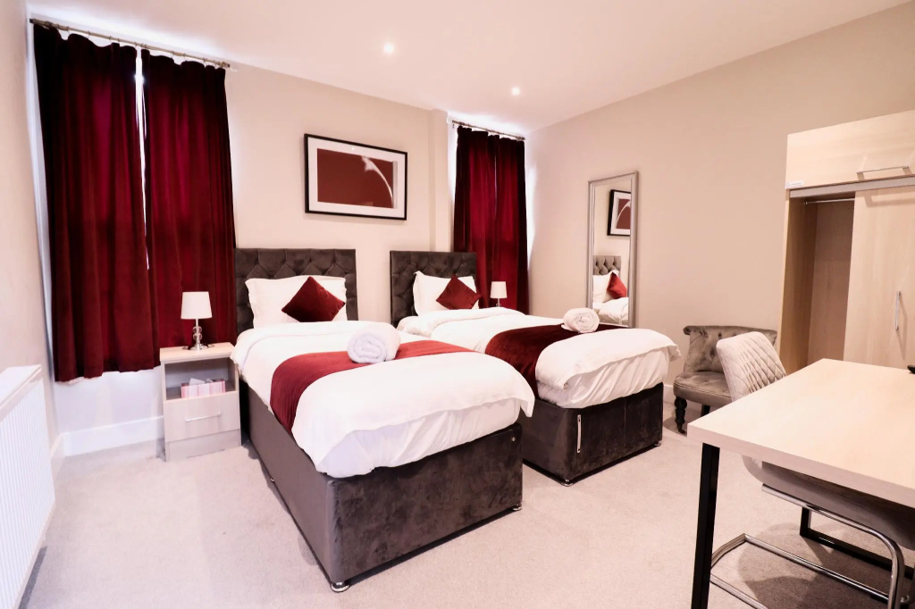 Everest Lodge Serviced Apartments for Contractors & Families, Free WiFi & Netflix By Redwood Stays