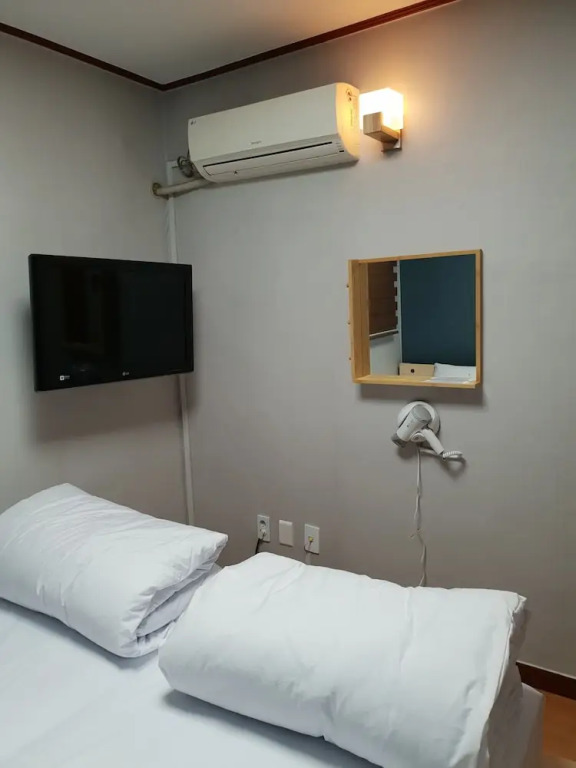 YOUNG STAY - Hostel