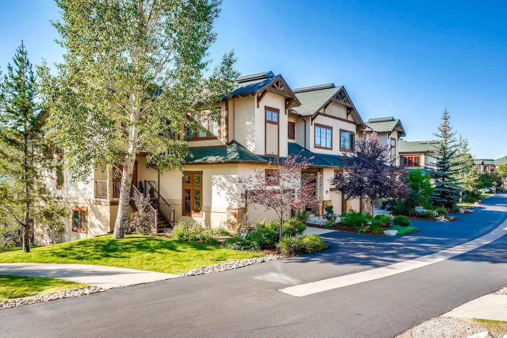 EagleRidge Lodge and Townhomes