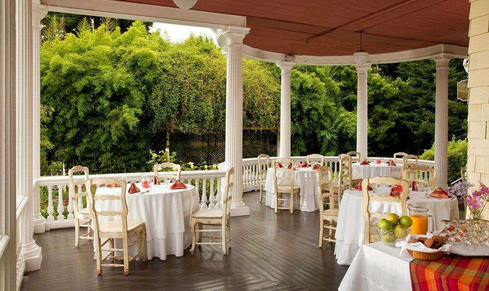 Churchill Manor
