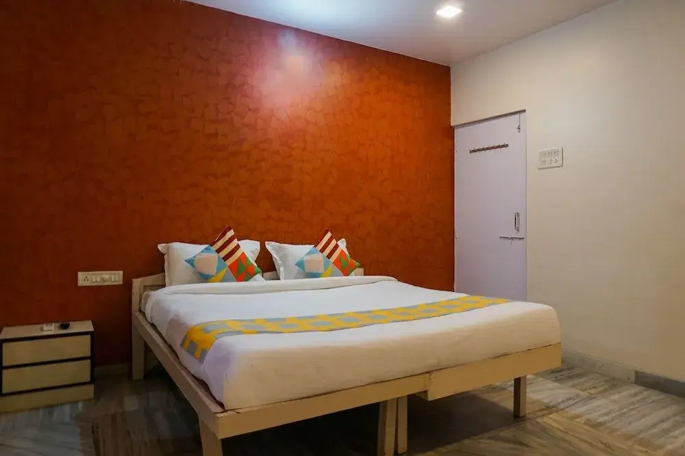 OYO 19648 Home Classy Stay Lonavala Wax Museum