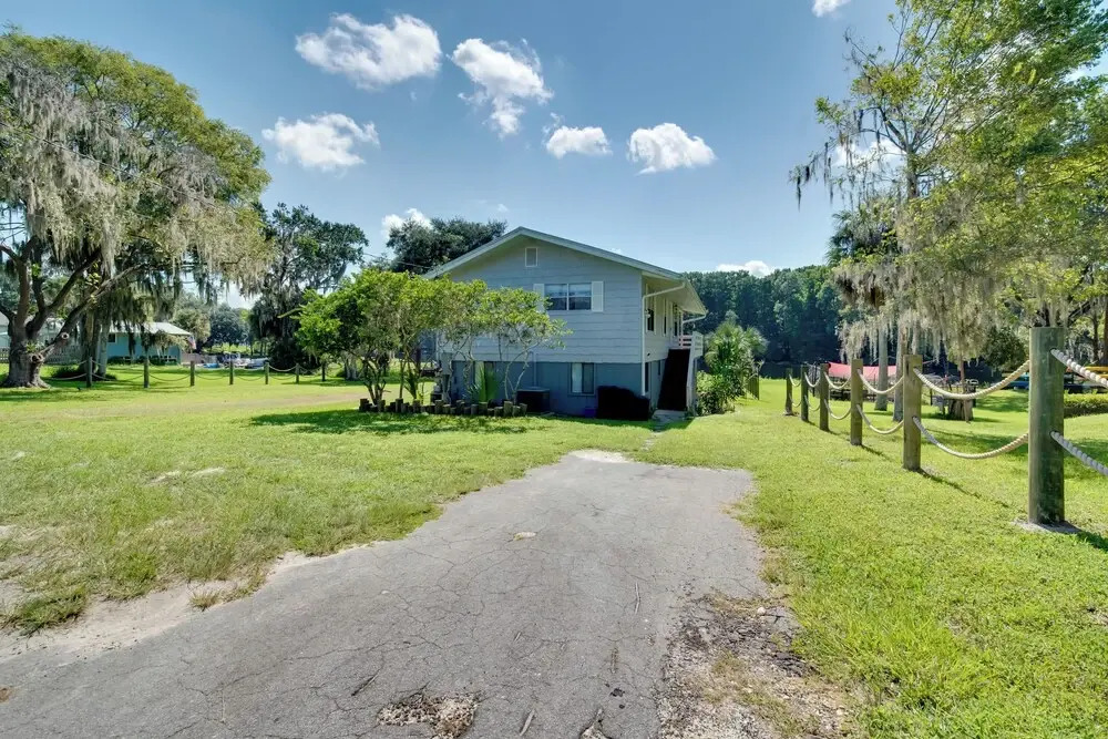 Docks + Balcony: Peaceful River Abode in Dunnellon