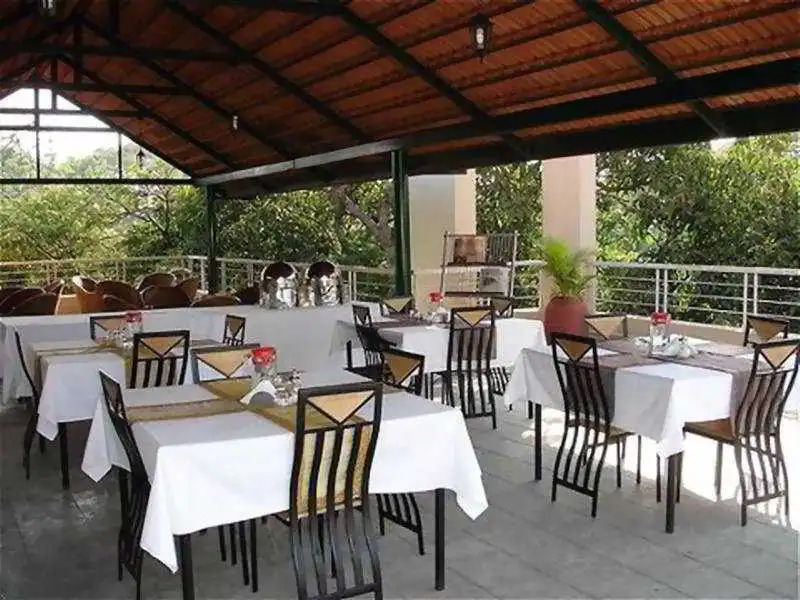 Mint Queensway Suites