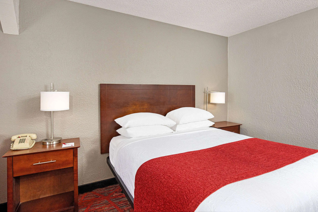 Ramada by Wyndham Bowling Green