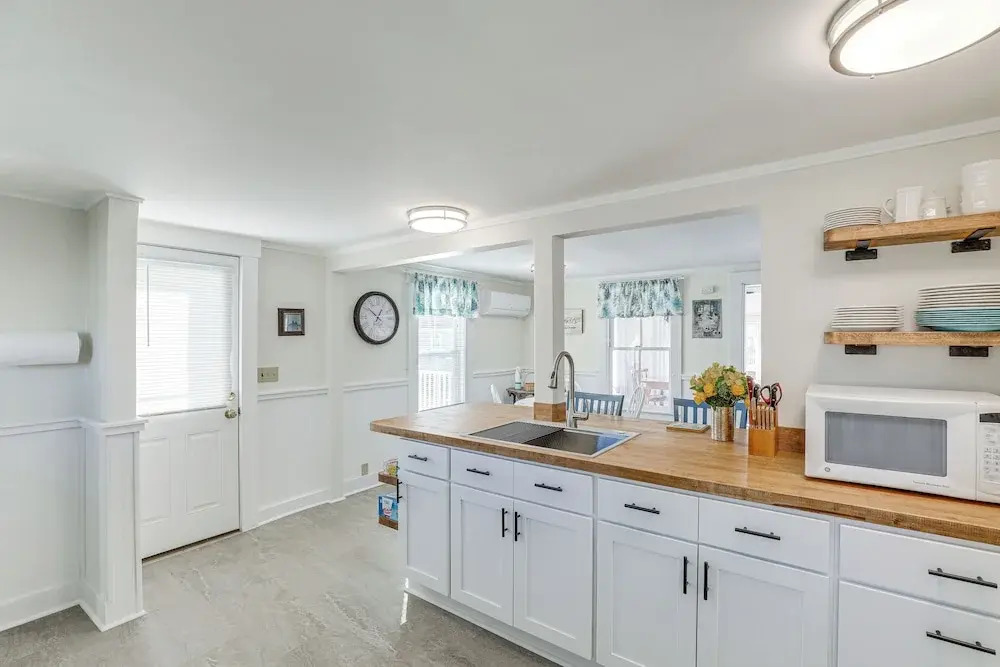 Plum Island Retreat ~ 1-block Walk to Beach!