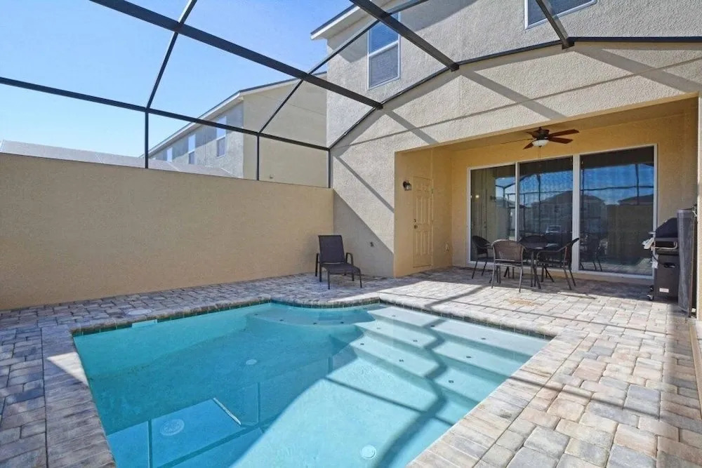 5 Bedrooms Townhome w- Splashpool - 8205SA 5 Townhouse by RedAwning