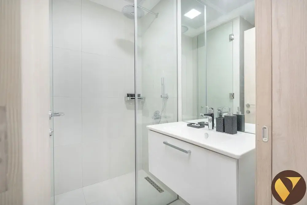 Vogue Vacation Homes, JVC Luma22 near Circle Mall, Studio Apartment with Balcony and Vibrant Community View, Access to all amenities