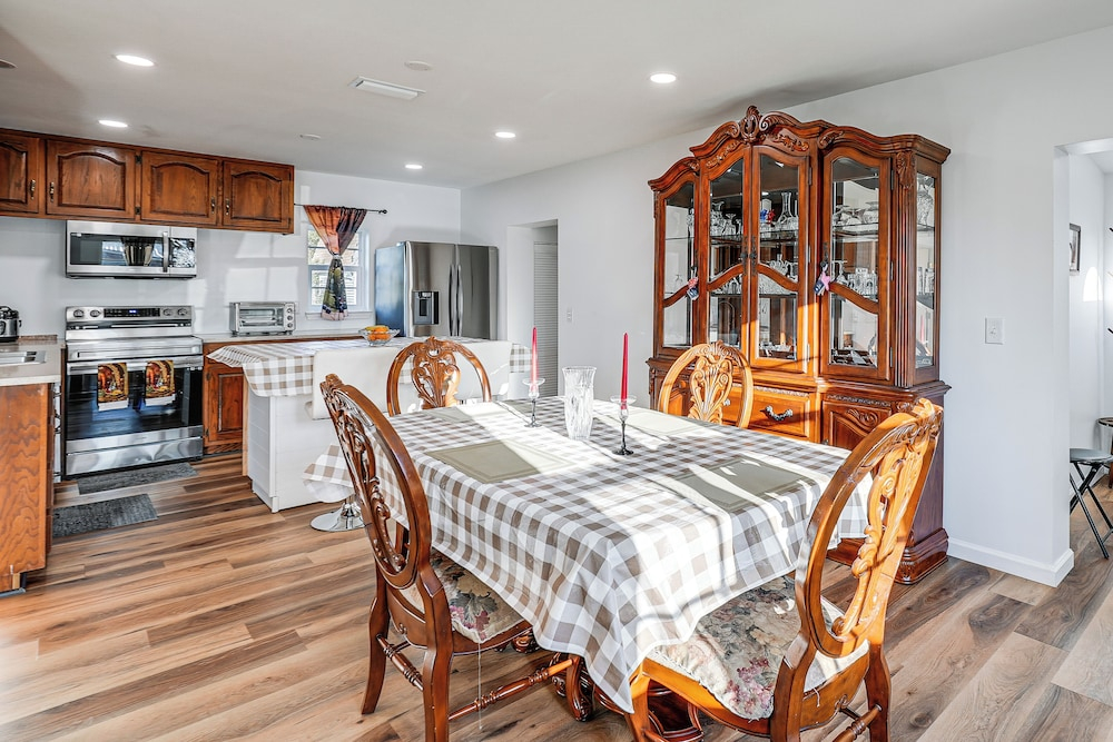 5 Mi to Dtwn Panama City! Family Haven w/ Patio