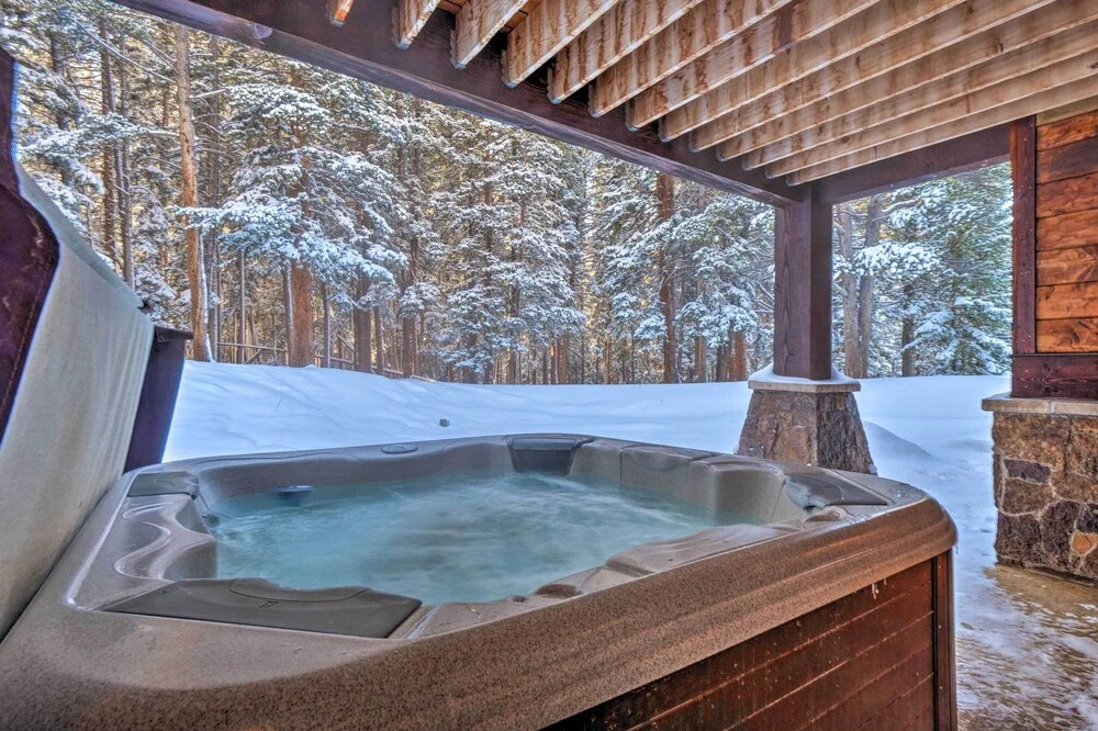 Blue River Home w/ Hot Tub, 6 Mi to Skiing!