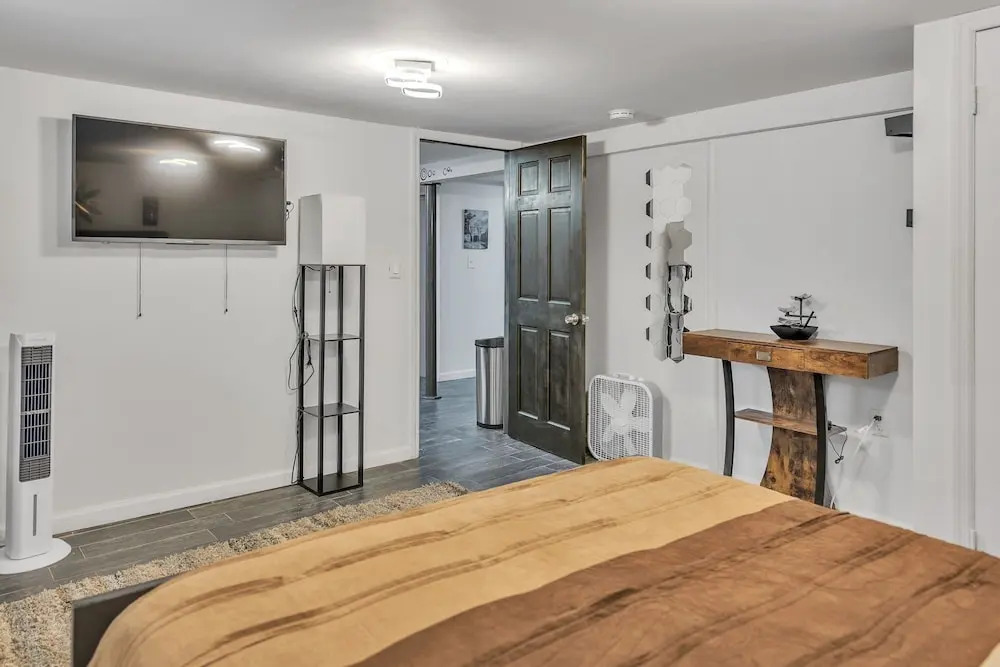 Cozy Modern 1br Apartment - Just 10 Mins From Jfk Airport 1 Bedroom Apts by RedAwning