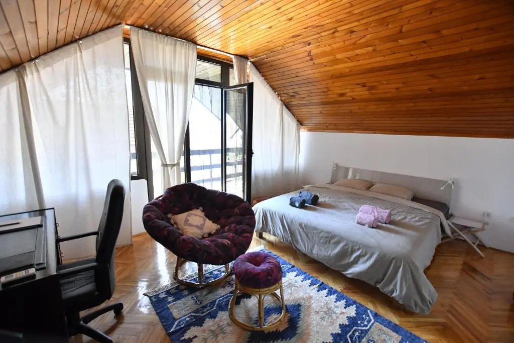 Villa Mina Kladovo, 5-Bedroom Villa with Pool for up to 12 People
