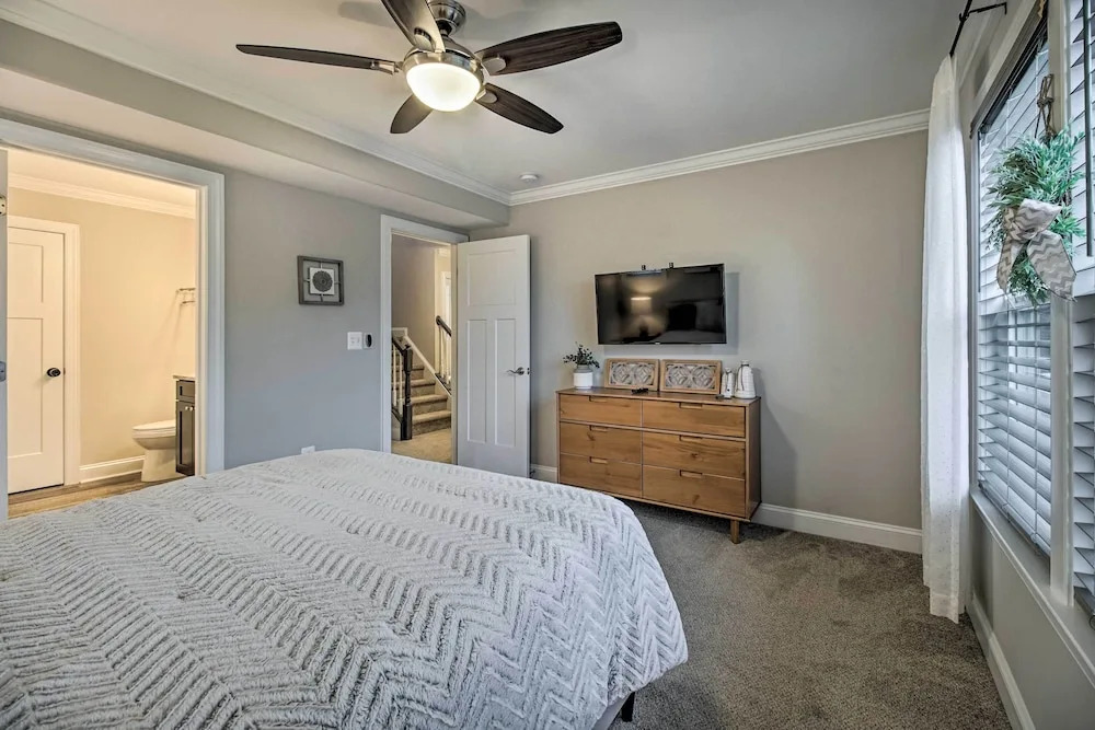 Downtown Fredericksburg Home w/ Large Patio!