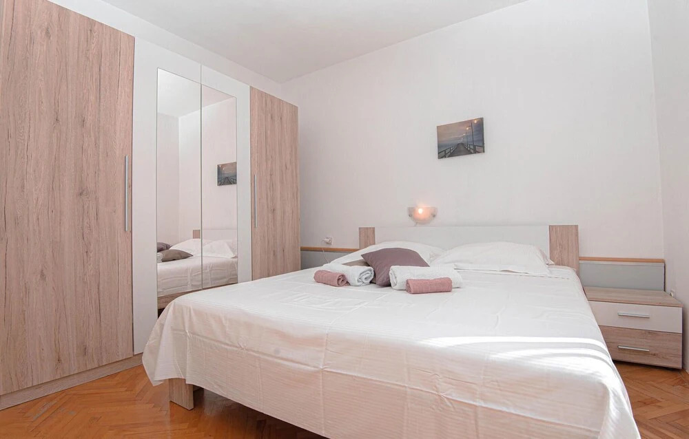 Amazing Apartment in Brodarica With 3 Bedrooms and Wifi