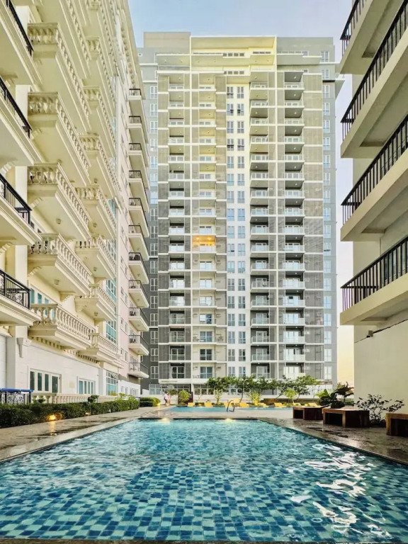 A Luxurious 1BR Apartment