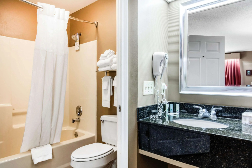 Quality Inn Bessemer I-20 exit 108