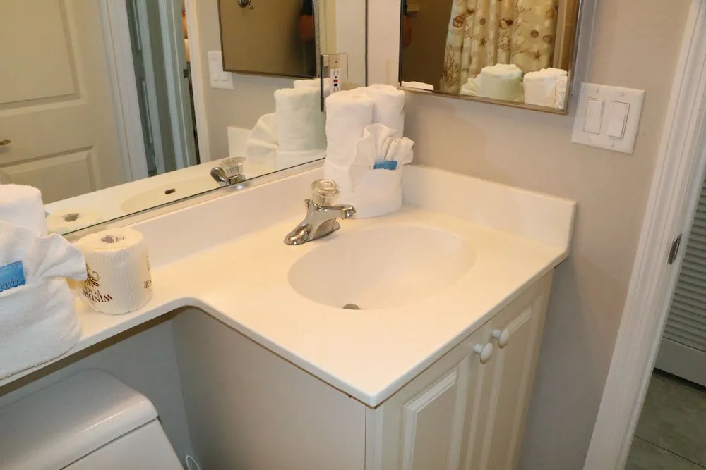 Jamaica Royale - 702 - 2 Br Condo