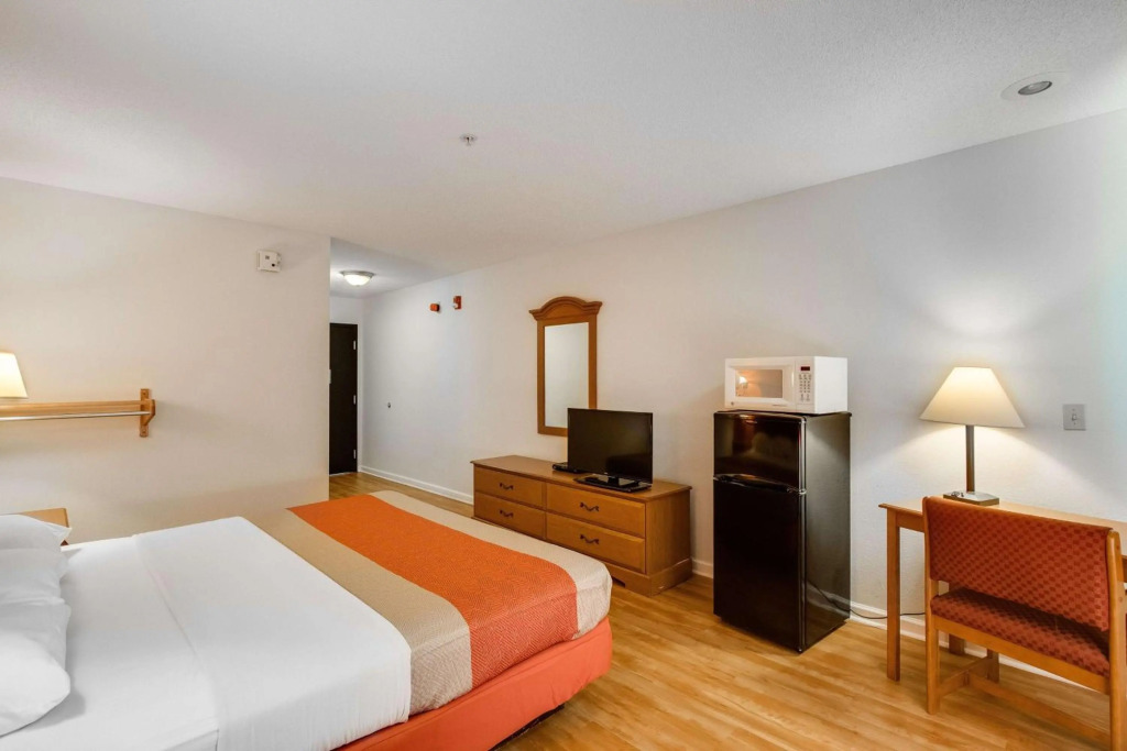 Motel 6-Hinesville, GA