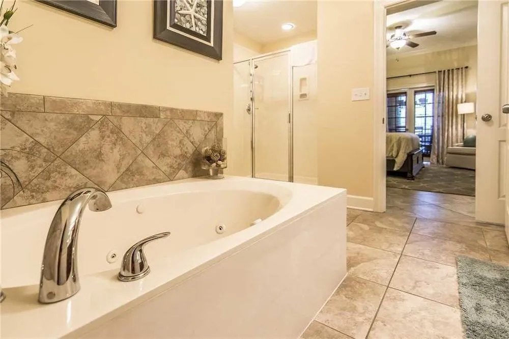 Phoenix West II 1813 - 3 Br condo by RedAwning
