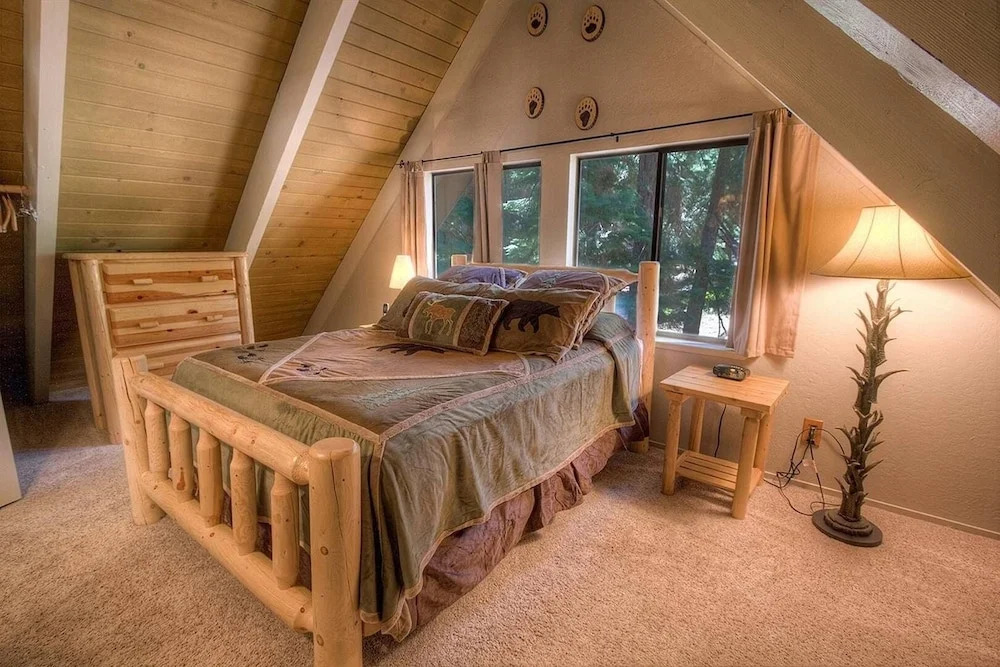 Rocky Top Retreat 4 Bedroom Home by RedAwning