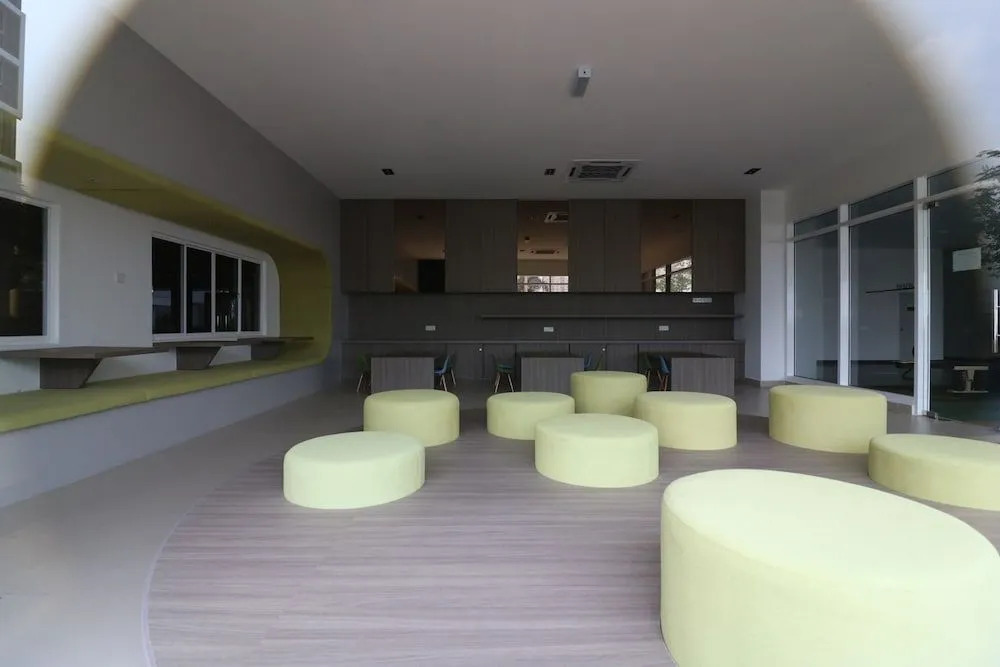 Victoria Home Sentrio Suites