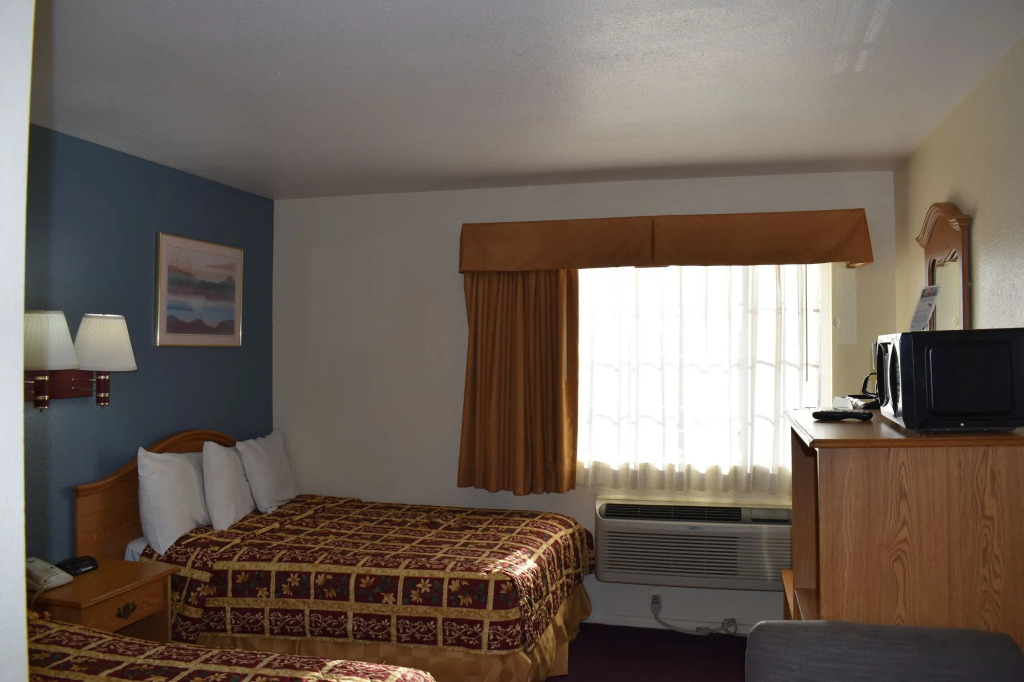 Travelers Inn Medford