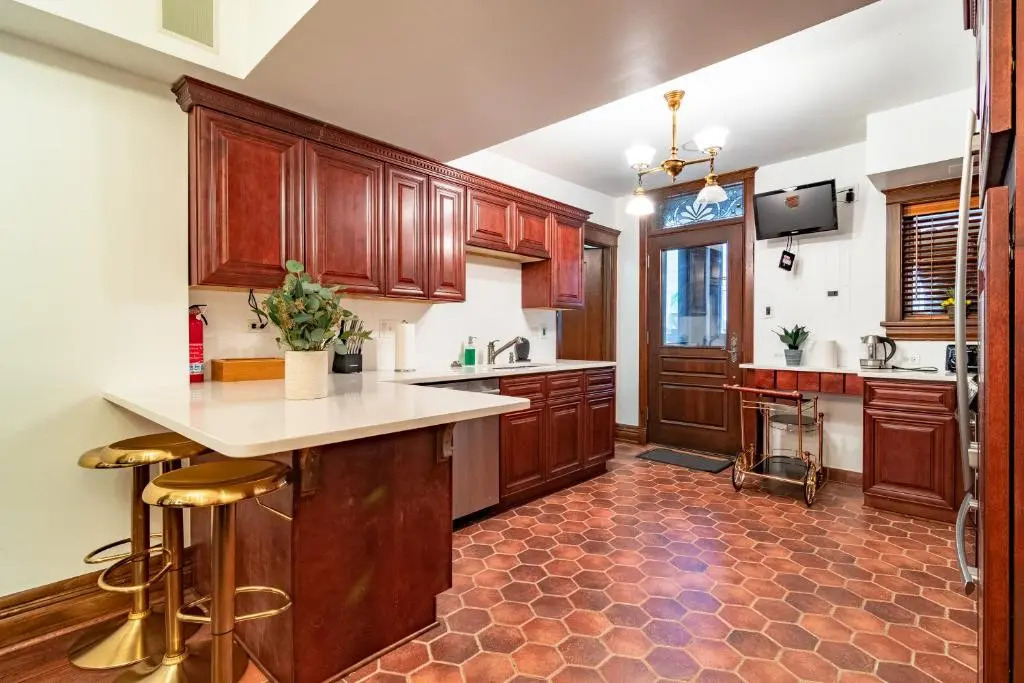 Luxurious classic Gold coast villa for 12 guests