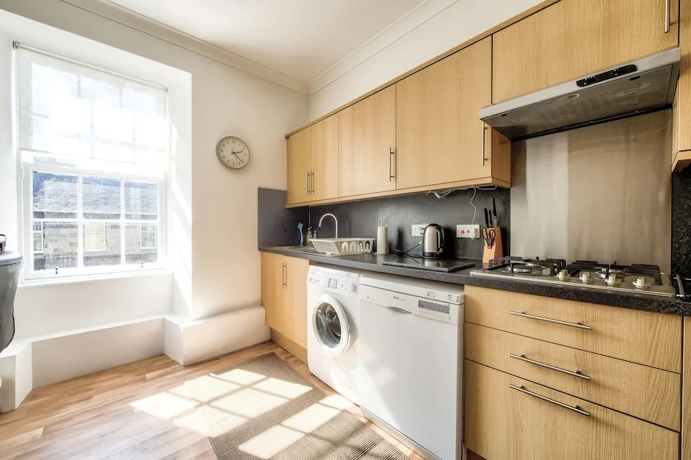 Spacious 2Br Home In New Town