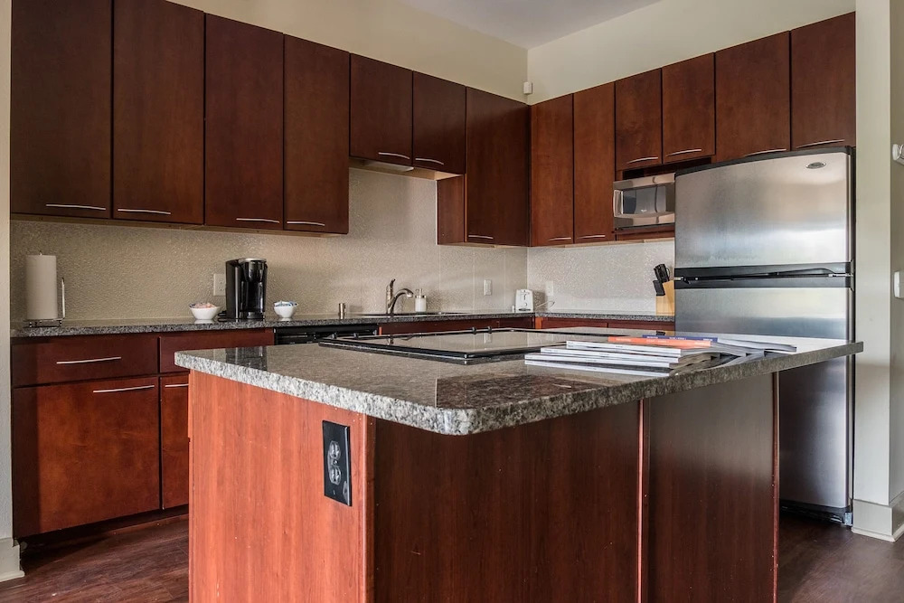 Design District Apts Near Market Ctr by Frontdesk