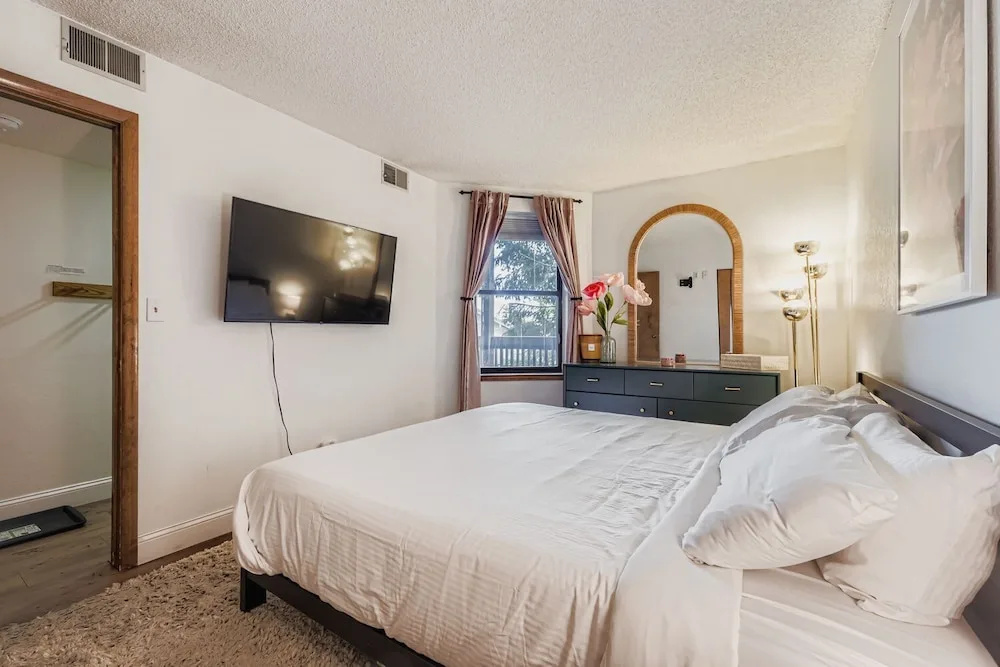 Frisco Hotspot - Hot Tub & More, Sleeps 4